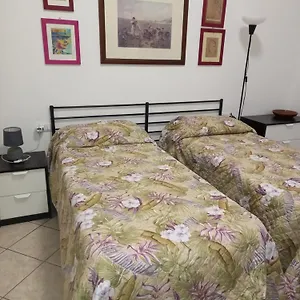 Quarto em Acomodações Particulares Nenna, Olbia